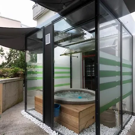 Miami Lovely Romantic Garden With Whirlpool Praha