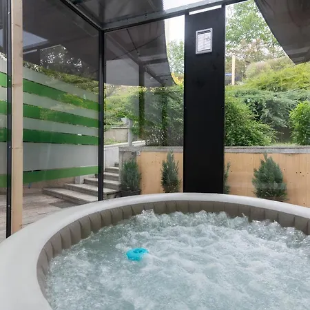 Апартаменты Miami Lovely Romantic Garden With Whirlpool *