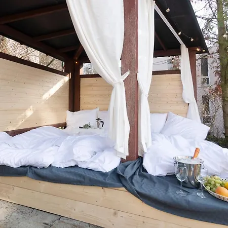 Miami Lovely Romantic Garden With Whirlpool * プラハ