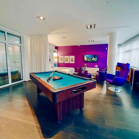 Miami Lovely Romantic Garden With Whirlpool Апартаменты Прага