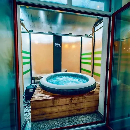 Miami Lovely Romantic Garden With Whirlpool * Прага