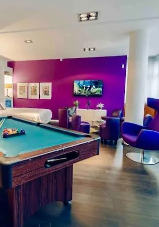Miami Lovely Romantic Garden With Whirlpool プラハ