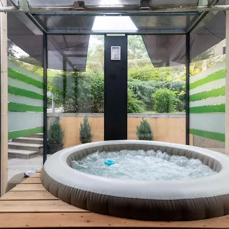 Miami Lovely Romantic Garden With Whirlpool