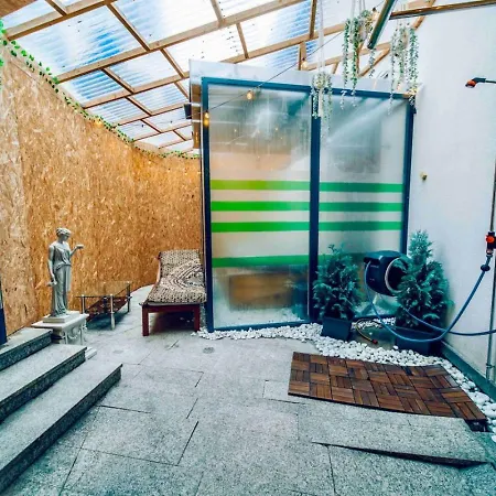 Miami Lovely Romantic Garden With Whirlpool Praga