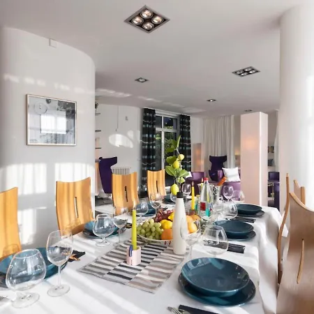 Апартаменты Miami Lovely Romantic Garden With Whirlpool Прага