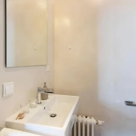 Miami Lovely Romantic Garden With Whirlpool * Прага