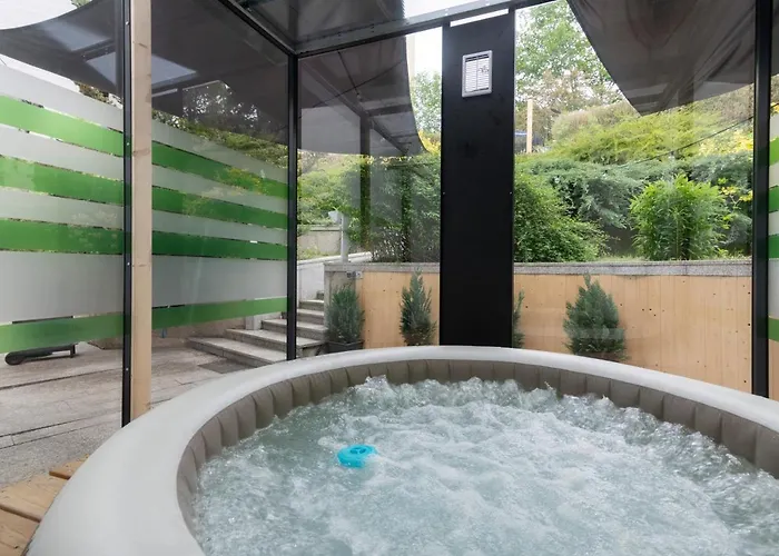 Apartmán Miami Lovely Romantic Garden With Whirlpool *