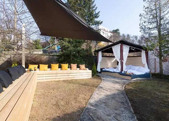 Miami Lovely Romantic Garden With Whirlpool