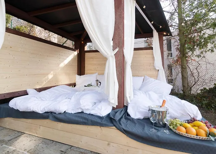 Miami Lovely Romantic Garden With Whirlpool * Praha