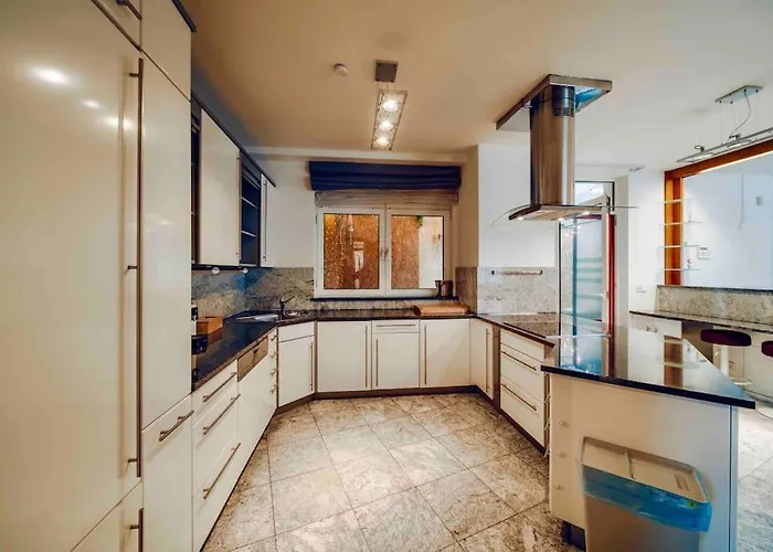 Apartmán Miami Lovely Romantic Garden With Whirlpool