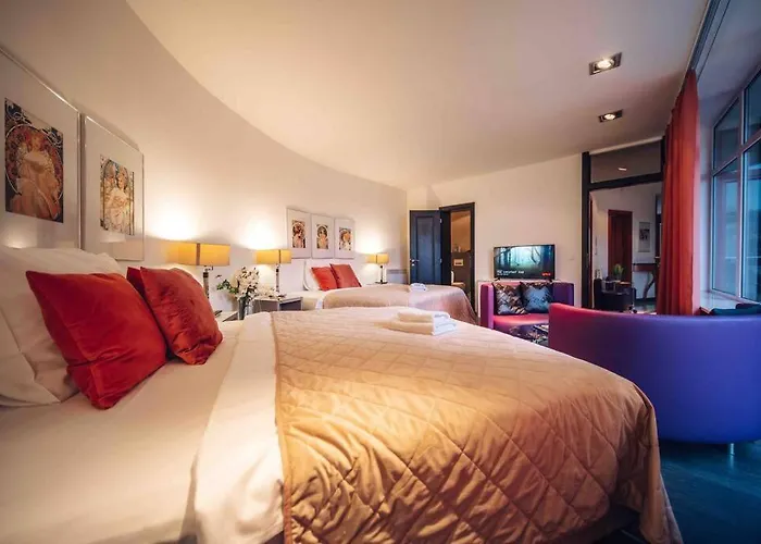 Miami Lovely Romantic Garden With Whirlpool * Praha