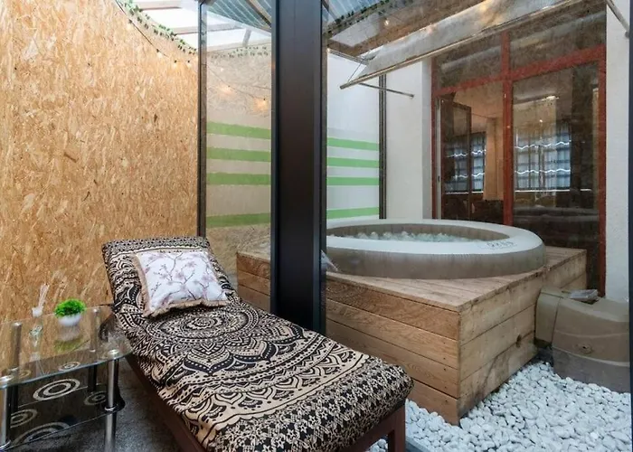 Miami Lovely Romantic Garden With Whirlpool Apartmán