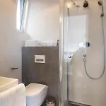 Miami Lovely Romantic Garden With Whirlpool Daire Prag
