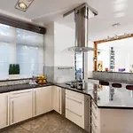 Miami Lovely Romantic Garden With Whirlpool Daire Prag