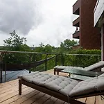 Miami Lovely Romantic Garden With Whirlpool Daire Prag