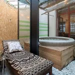Miami Lovely Romantic Garden With Whirlpool Daire