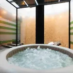 Miami Lovely Romantic Garden With Whirlpool Daire